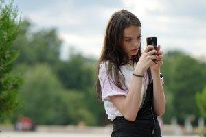 La sophrologie face aux écrans
